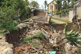 "Hố tử thần" nuốt nhà dân