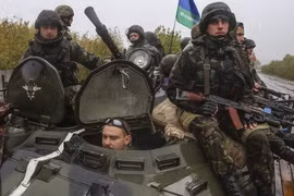 Ukraine đụng độ, EU tiếp tục giữ nguyên lệnh trừng phạt với Nga