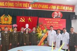 Đại tá Đoàn Ngọc Hùng chúc mừng Bệnh viện CATP nhân Ngày Thầy thuốc Việt Nam