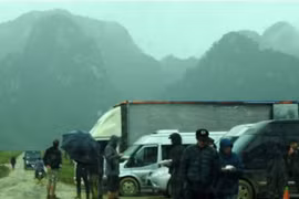 Đoàn làm phim ‘King Kong’ vất vả dưới mưa rừng nhiệt đới