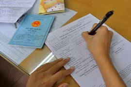 Hỏi về việc cấp lại sổ hộ khẩu và giấy khai sinh