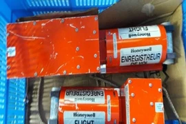 Cận cảnh 2 hộp đen máy bay CASA-212 và tìm thấy thêm 2 thi thể phi hành đoàn