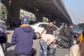 Tạm giữ đối tượng hành hung người khác do mâu thuẫn va chạm giao thông