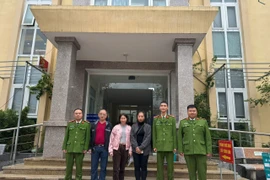 Công an xã Quảng Bị hỗ trợ trao trả người dân hơn 2 tỷ đồng chuyển nhầm vào tài khoản