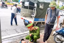 Công an phường Phương Liệt hỗ trợ công dân bị tai nạn giao thông đi cấp cứu