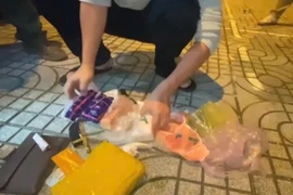 Điều tra vụ mua bán trái phép ma túy tại đường Giáp Bát