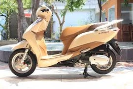 Tìm chủ sở hữu xe Honda Lead màu vàng