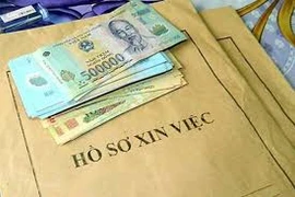 'Nổ' có quan hệ để 'chạy việc' vào Bưu điện Hà Nội, VNPT và Viettel