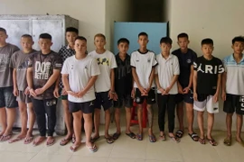 Tạm giữ 14 đối tượng dùng hung khí gây thương tích 2 người đi đường