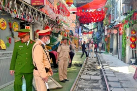 Xử lý vi phạm hành lang đường sắt khu vực đường tàu Khâm Thiên - Lê Duẩn