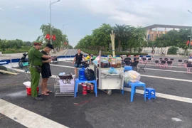 Tuyên truyền, xử lý nghiêm các trường hợp vi phạm trật tự đô thị tại Quảng trường vườn hoa Phùng Khắc Khoan