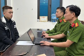 Bắt 2 đối tượng dùng hung khí khống chế chủ nhà lúc rạng sáng