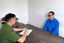 Đặt mua 'sổ đỏ' giả qua mạng để lừa đảo chiếm đoạt tiền