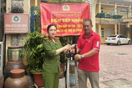 Vận động nhân dân giao nộp vũ khí, vật liệu nổ, công cụ hỗ trợ 