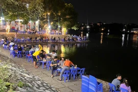 Tràn lan vi phạm trật tự đô thị: Hồ Rùa "kêu cứu"