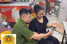 'Đi từng ngõ, gõ từng nhà' hướng dẫn người dân góp ý sửa đổi Hiến pháp 