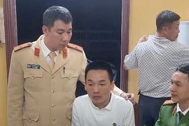 Nam tài xế bị phát hiện sử dụng giấy tờ giả, dương tính chất ma túy