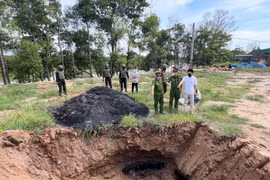 Cận cảnh vụ bóc gỡ đường dây chuyên đổ, chôn, lấp chất thải công nghiệp gây nguy hại môi trường
