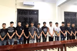 Khởi tố 18 đối tượng mang hung khí đi gây rối 