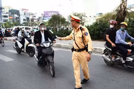 Cảnh sát giao thông Hà Nội phạt 16.705 trường hợp vi phạm 