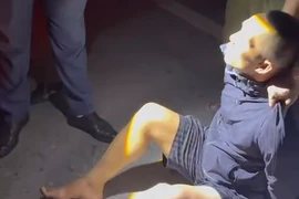 Khống chế đối tượng dùng kéo đe dọa cướp tài sản của người dân