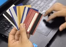 Bắt đối tượng mua bán trái phép nhiều tài khoản ngân hàng