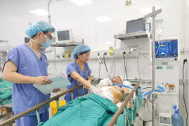 Thông tin mới về sức khỏe nạn nhân bị ô tô bán tải húc trên phố Khâm Thiên