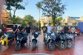 Khởi tố 10 thanh niên mang hung khí đi 'hỗn chiến'