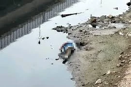 Phát hiện thi thể nổi trên sông Tô Lịch