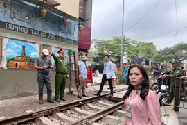 Xử lý nghiêm các trường hợp kinh doanh vi phạm hành lang an toàn đường sắt