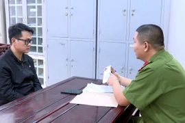 Gã trai dựng kế hoạch cướp giật tài sản của các cửa hàng bán điện thoại