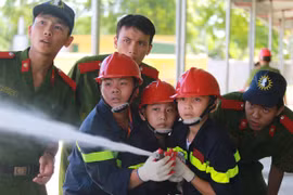 Học kỹ năng tự vệ trong trại hè cứu hỏa