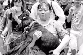 Nộp tiền chuộc chó tại lễ hội