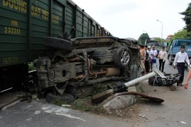 Danh tính các nạn nhân vụ tàu hỏa húc bật ngửa xe Lexus