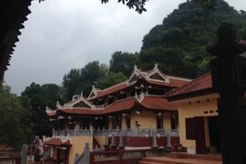 Bất ngờ với "kiến trúc lạ" ở di tích quốc gia chùa Hương