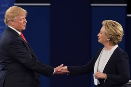 Bà Hillary Clinton tiếp tục giành lợi thế trong tranh luận lần hai 