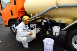 Xe hút bể phốt tỏa hương thơm sô cô la