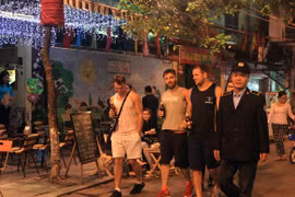 Có gì hấp dẫn tại phố đi bộ hồ Hoàn Kiếm? 