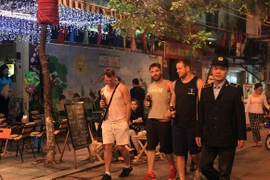 Có gì hấp dẫn tại phố đi bộ hồ Hoàn Kiếm? 