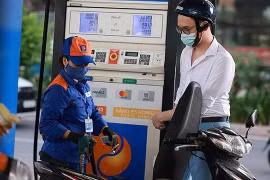 Dự báo giá xăng dầu ngày mai tăng nhẹ 