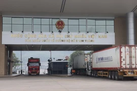 Hàng trăm xe hàng nông sản xuất sang Trung Quốc sau Tết