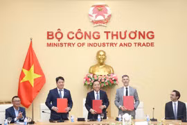 Bàn giao nhà máy điện BOT Phú Mỹ 2.2 cho EVN