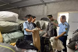 Bán quần áo 'second hand' không rõ nguồn gốc trên mạng xã hội, bị giữ trên 25 tấn hàng