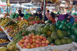 Xăng dầu, gas giảm giá liên tiếp, người tiêu dùng không còn lo tăng giá thực phẩm?