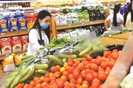 Chính phủ yêu cầu không để đứt gãy nguồn cung xăng dầu, lương thực, thực phẩm dịp Tết