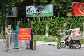 Hà Nội: Những doanh nghiệp dịch vụ, thương mại nào được cấp giấy đi đường?