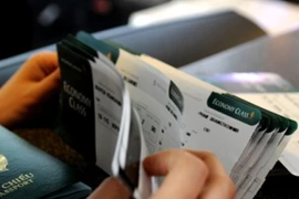 Giá vé máy bay tăng hơn 87%, học phí tăng hơn 7% đẩy CPI 11 tháng lên cao