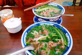 Ngày mùng 5 Tết: Hàng ăn có còn “hét giá trên trời”?