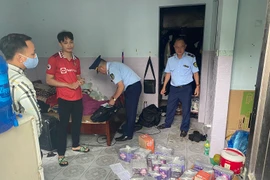 Hà Nội: Phát hiện pháo hoa giả mạo hàng hóa của Công ty Z121, tập kết trong chung cư mini