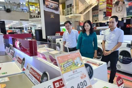 Ngày Vàng khuyến mại: Giá nhiều mặt hàng giảm sốc